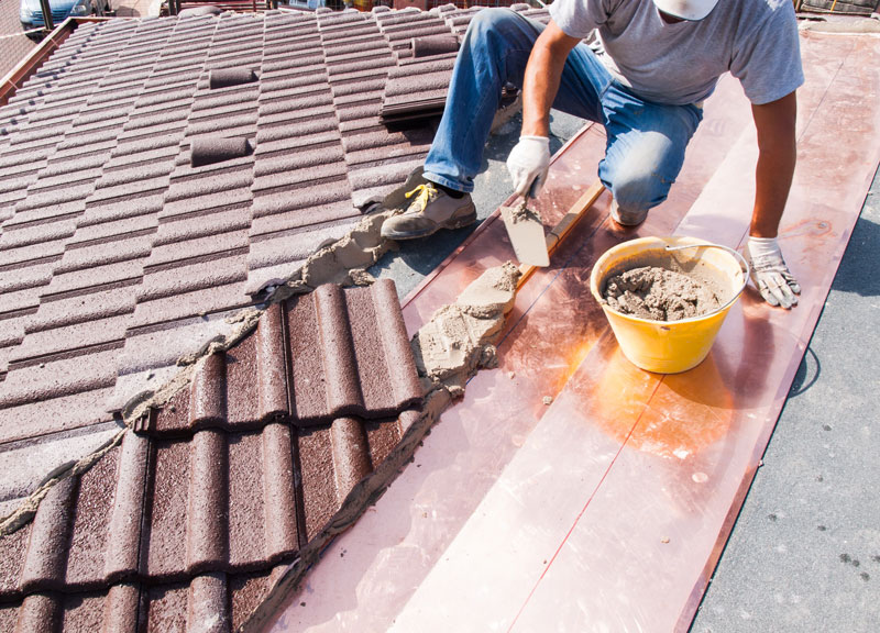 Know When It's Time to Repair and Replace Your Roof with These Tips