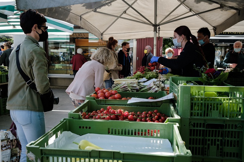 3 Safety Measures That Will Keep You Safe at a Farmers Market During COVID-19
